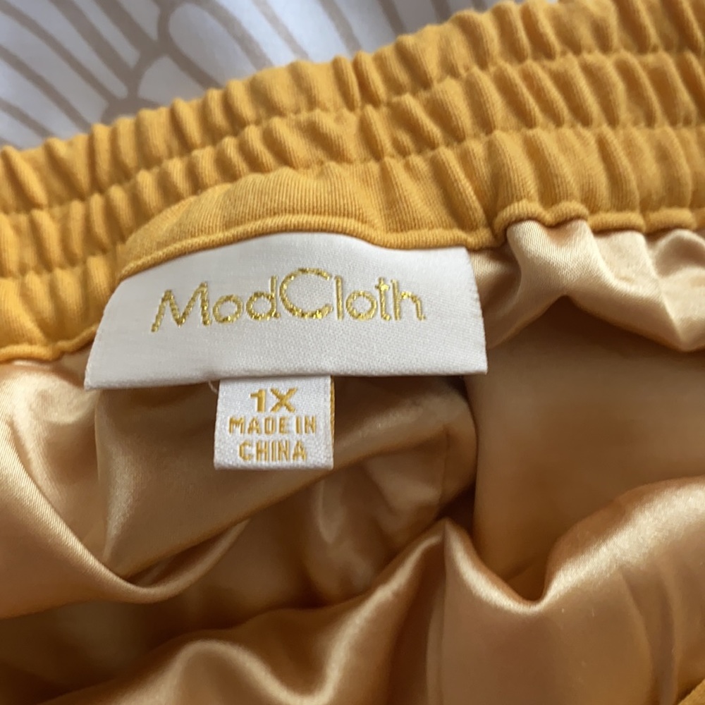 Women's Flowy Yellow Skater Skirt - Picture 2 of 2